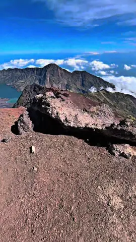 akhirnya aku datang sendiri ke tempat yang pernah kita rencanakan berdua #rinjani #lombok #sembalun #rinjani3726mdpl♥ 
