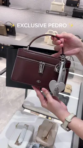 Holiday collection 🥳🎊🎁 #pedro #xuhuong #trending #viraltiktok #tiktok2025 #maisononline #unboxing #fypシ゚viral #fyp #pedrovietnam #pedroaeonmallhaiphong #unboxingvideo #bag #