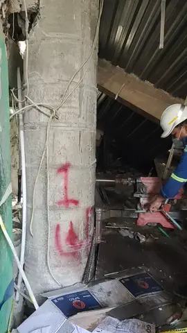 Tiang musholla pondok pesantren Al Khoziny.mohon maaf bagi yang tidak mengetahui ukuran tiangnya mohon jangan berasumsi yang tidak
