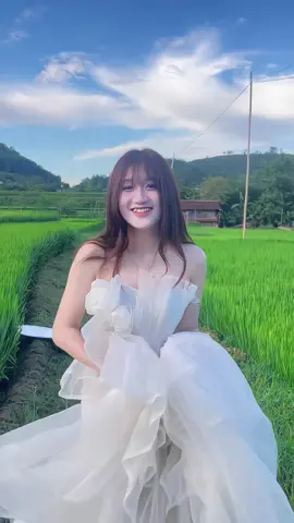 mai kia lại mặc cóm ra ruộng thui .... quá xinh quá xanh #fypシ゚  #taybac #foryou #xuhuong 