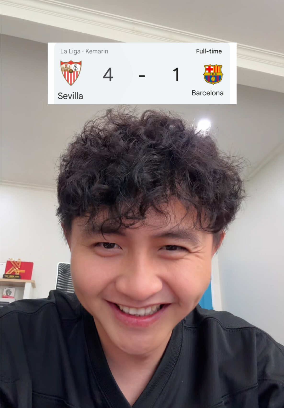 Bahagianya lihat Barcelona di permalukan😂😅