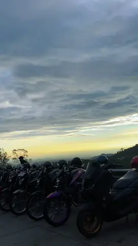 Referensing otak sejenak bareng Team 🔥🔥 #cb150rjarijarimedan #cb150rmodifikasi #fypシ゚viral🖤tiktok #cinematicmotor #udaradingin  @Muhammad hakim @🅿️mykell• @sendiarmansyah @MassWann. @•CBALLZA_•® @andiirfnza @cbpajak_02 @M.Rafli🔥 @cb_blackstreet🖤 @poetra ardiansyah @Wahyu_Kokar21🔥 @ndraaa 