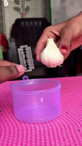 La méthode la plus efficace pour éplucher de l’ail