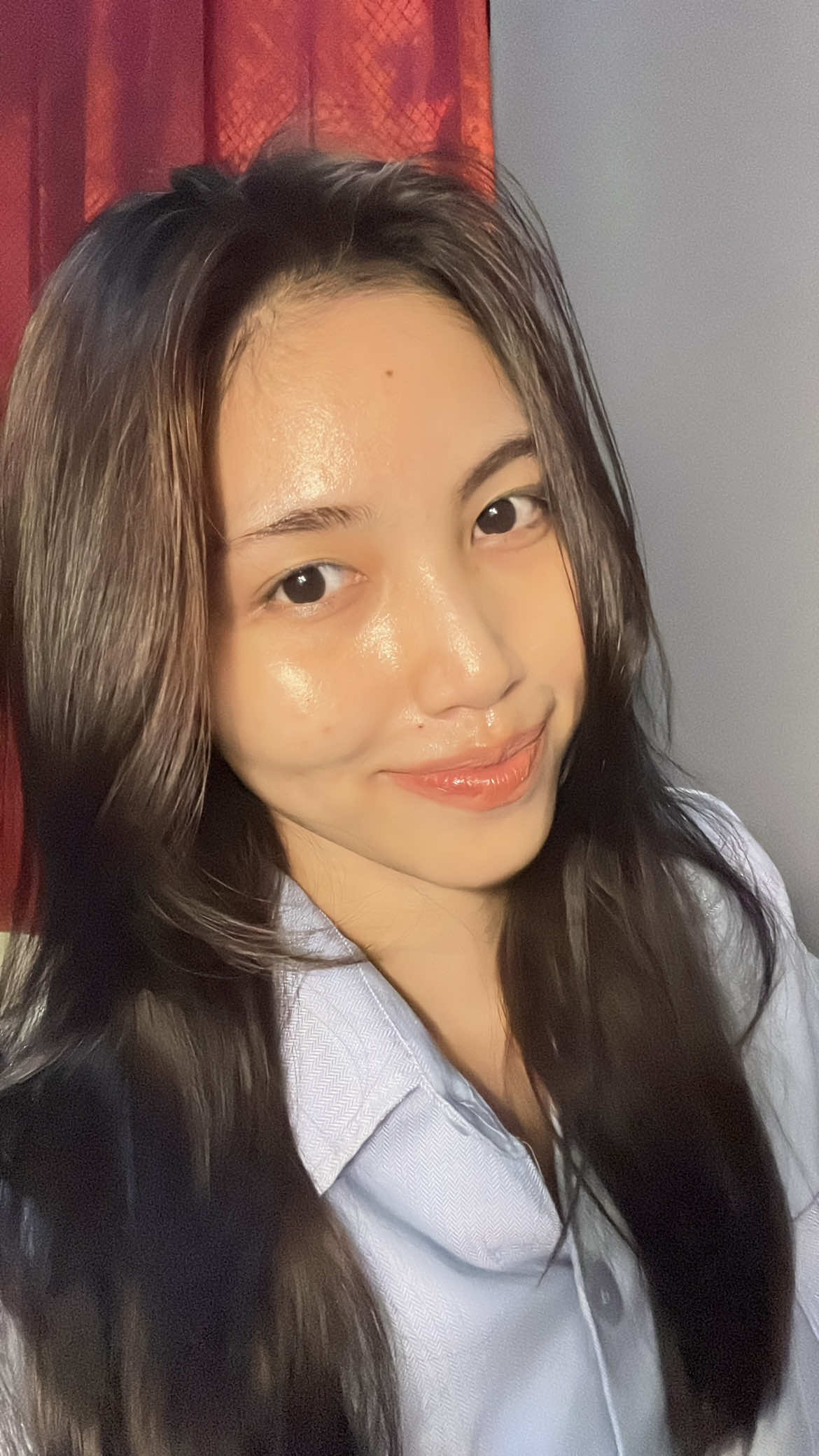 Yang aku suka tuh dia teksturnya ringan bgt jadi ga berasa gsnggu waktu dipake, ga whitecast aneh aneh juga. Luvv @NIVEA Official Store  #GlowAndProtect #SkinWorkout #TripleBrightPower #MyGlowMyShield #NIVEABodySerum 