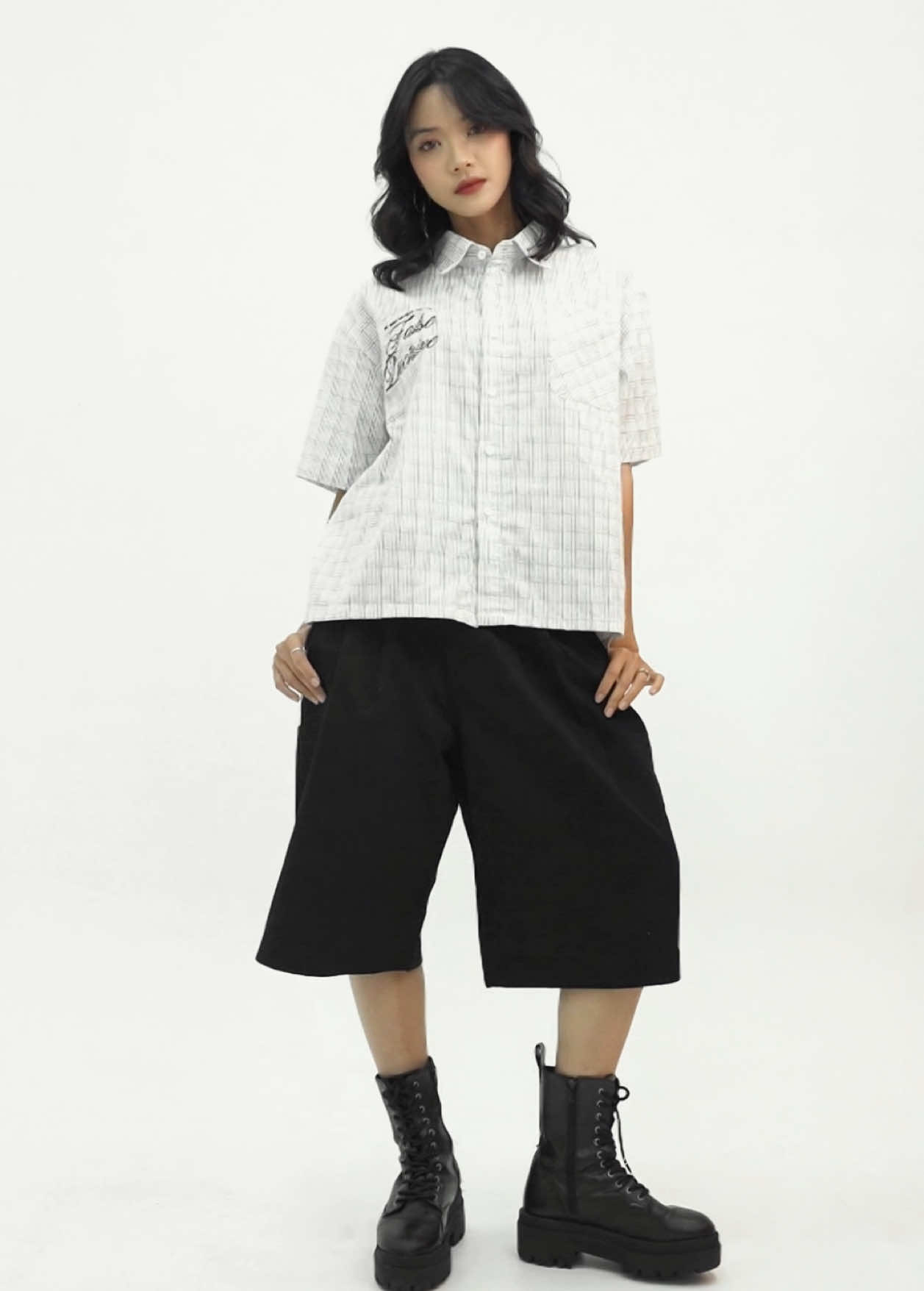 Exhale Apparel new kemeja boxyfit collections , available now at marketplace official exhale apparel. Shop at our store #exhaleapparel 