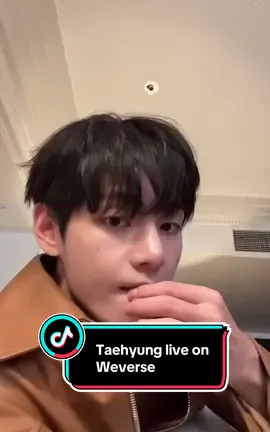 #taehyung live on Weverse #bts #taehyung2025 #bts2025 #taehyungcelineshow 