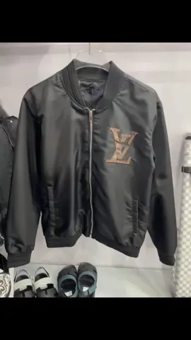 Lên cho ae quả Lv này nhó 🛍️#thuhashopp #quanaonam #aokhoacnam 