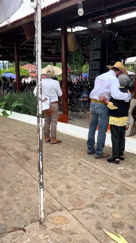 Dr pliego director de revista Charrazo digital invitado en particular en la primera feria de Escaramuzas en caballito de palo en el marco de la feria del elote #24 #alegranadosflores #misvideos #losvolcanes #feriadelelote 