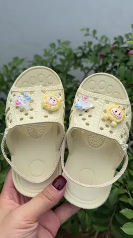 Dép tổ ong cho bé có quai chun , charm cực đáng yêu #bapkids #dososinh #depchobe #deptoongstickers #deptoongchobe 
