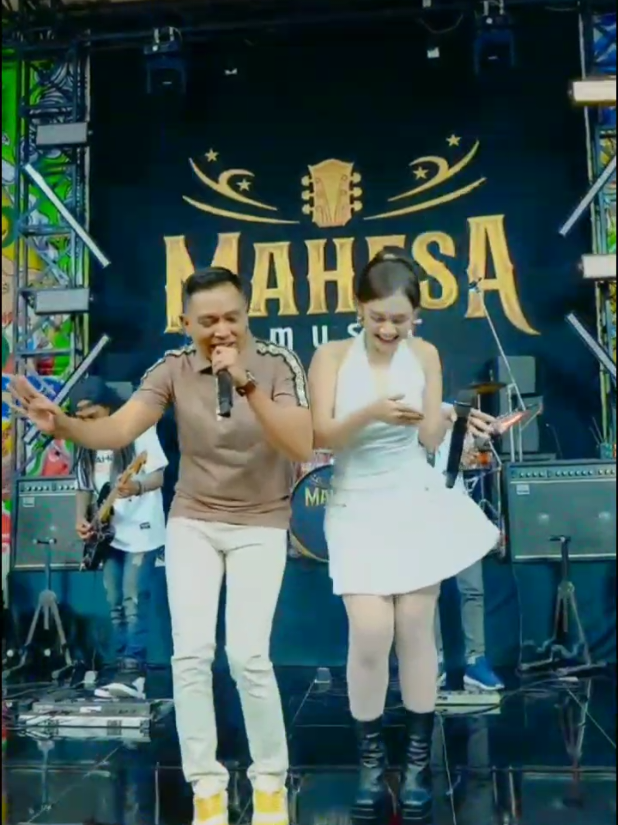 🎶 Judul Lagu: NGIDAM PENTOL Vocal: @ririndwiaryanti218 ft @gerrymahessa58  Sudah tayang Di Ytc MAHESA Official. . Orkes Dangdut : Mahesa Music Audio : Mahesa Music Video Produksi : 19 Video Production . #ngidampentol #ririndwiariariyanti #gerrymahesa #mahesamusic @19_video_production #fypage 
