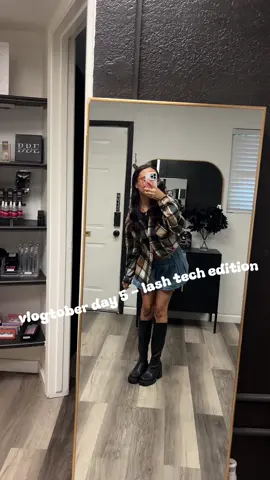 vlogtober day 5 except i literally didn’t do anything but work & forgot to record! 😩 #vlogtober #lashtech #lashtechlife #fashion #fallfashion 