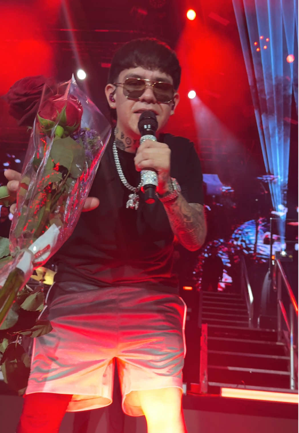 Such a surreal moment !!! I went to the concert all alone and at first it was scary but wow I honestly had the best time! I flew all the way from WI just to see him again! #juniorhhouston @asheeboee #houstontexas #juniorH #lacherryjuniorh 