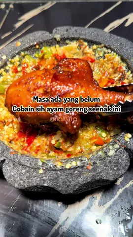 📌SAVE AJA DULU📌  Ayam goreng bacem  - 650gr ayam  - 1 sachet desaku Marinasi  - 40gr gula merah  - 3 daun salam  - 2 cm lengkuas  - 1 1/2 sdm kecap manis  - 400ml air kelapa  - 2 sdt desaku bawang putih bubuk  - 1 sdt ladaku merica bubuk  Resep sambal  - 1 buah tomat hijau kalau gk ada merah boleh  - 10 cabe rawit hijau  - 10 cabe rawit jablay / setan  - 10 cabe merah keriting  - 4 bawang putih  - 7 bawang merah iris tipis goreng dengan 5 adm minyak  - 1 sdt garam  - 1 sdt penyedap  #ayam #ayambacem #ayambacemgoreng #olahanayam #resepayam 
