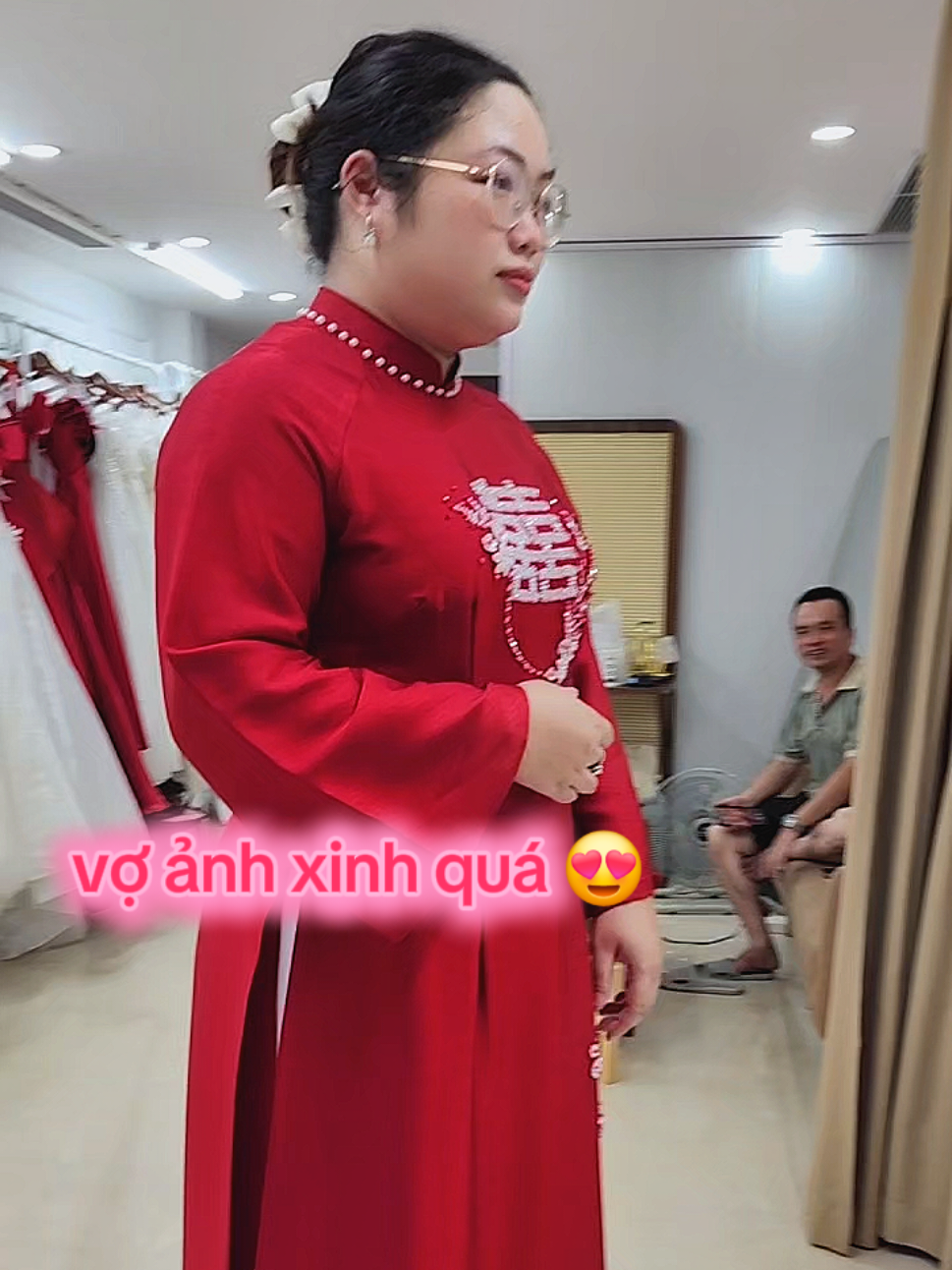 cô dâu mặc áo dài mà chú rể nhìn đắm đuối luôn 😍 #CeciliaBridal #VáyCướiCecilia #WeddingDressVietnam #Vaycuoibigsize #AodaiBigsize   