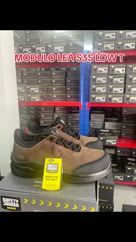 SAFETY JOGGER รุ่น MODULO LEA S3S LOW T# รุ่นนี้เป็นหนังแท้ (FULL-GRAIN LEATHER) # หัวรองเท้านาโนคาร์บอน น้ำหนักเบา  # พื้นรองเท้า TIGER GRIP TECHNOLOGY กันลื่นได้ดีพิเศษ นะคะ # 
