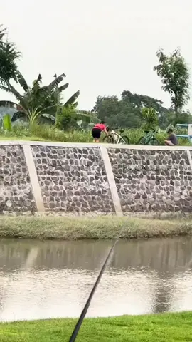 enak noh riiii...Sogok ala keri keri...sogok ala keri keri..🤭🤭