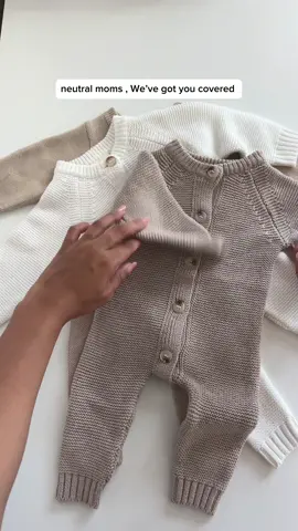 We’re neutral obsessed ☁️ #lunaandluca #newborn #neutralbabyclothes #fallfashion #fallbabyclothes 