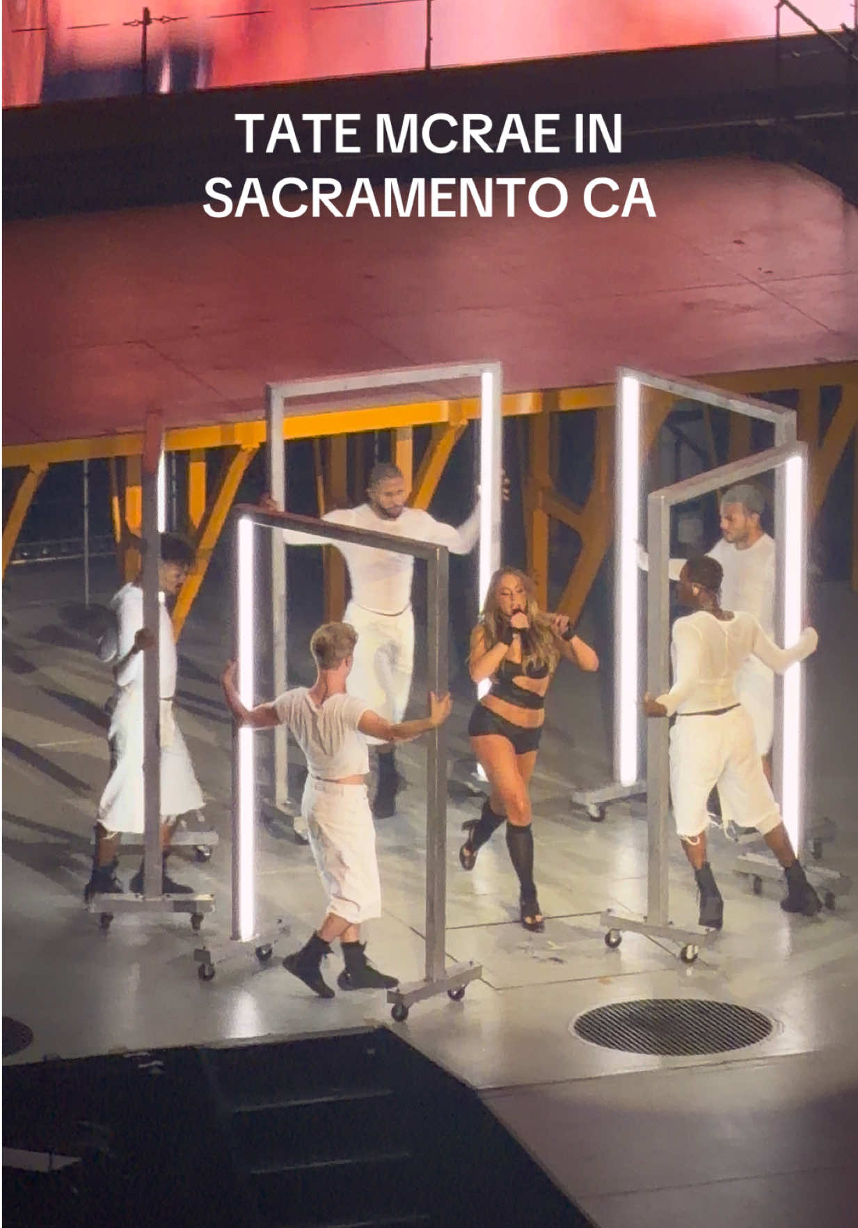 Fue como estar en Camp Rock #camprock #tatemcrae #t8 #fyp #golden1center @tate mcrae 