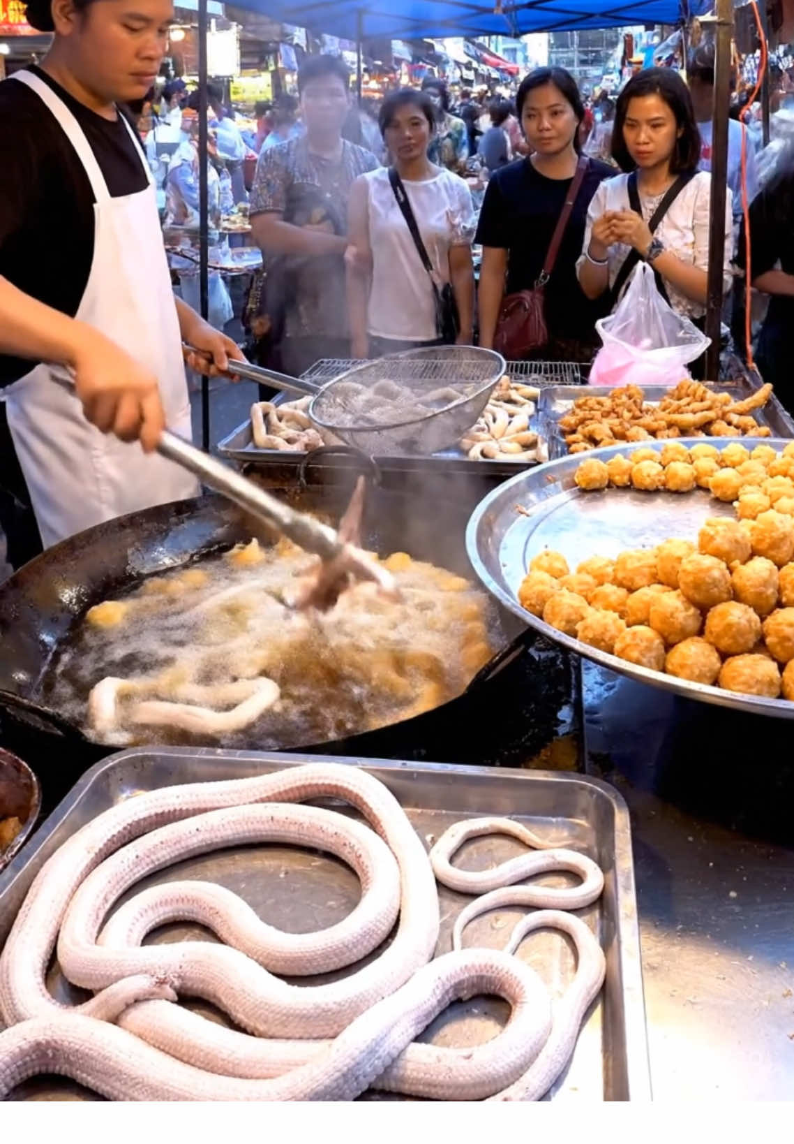 Life at a Wild Meet Market #seafood #food #fish #cooking #animalsmarket 
