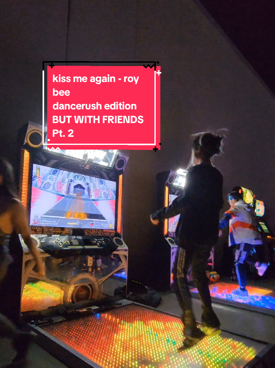 day 18---honestly switching with friends is a lot more fun and ngl you get tired way less #dancing #arcade #dancerush #dancerush_stardom 