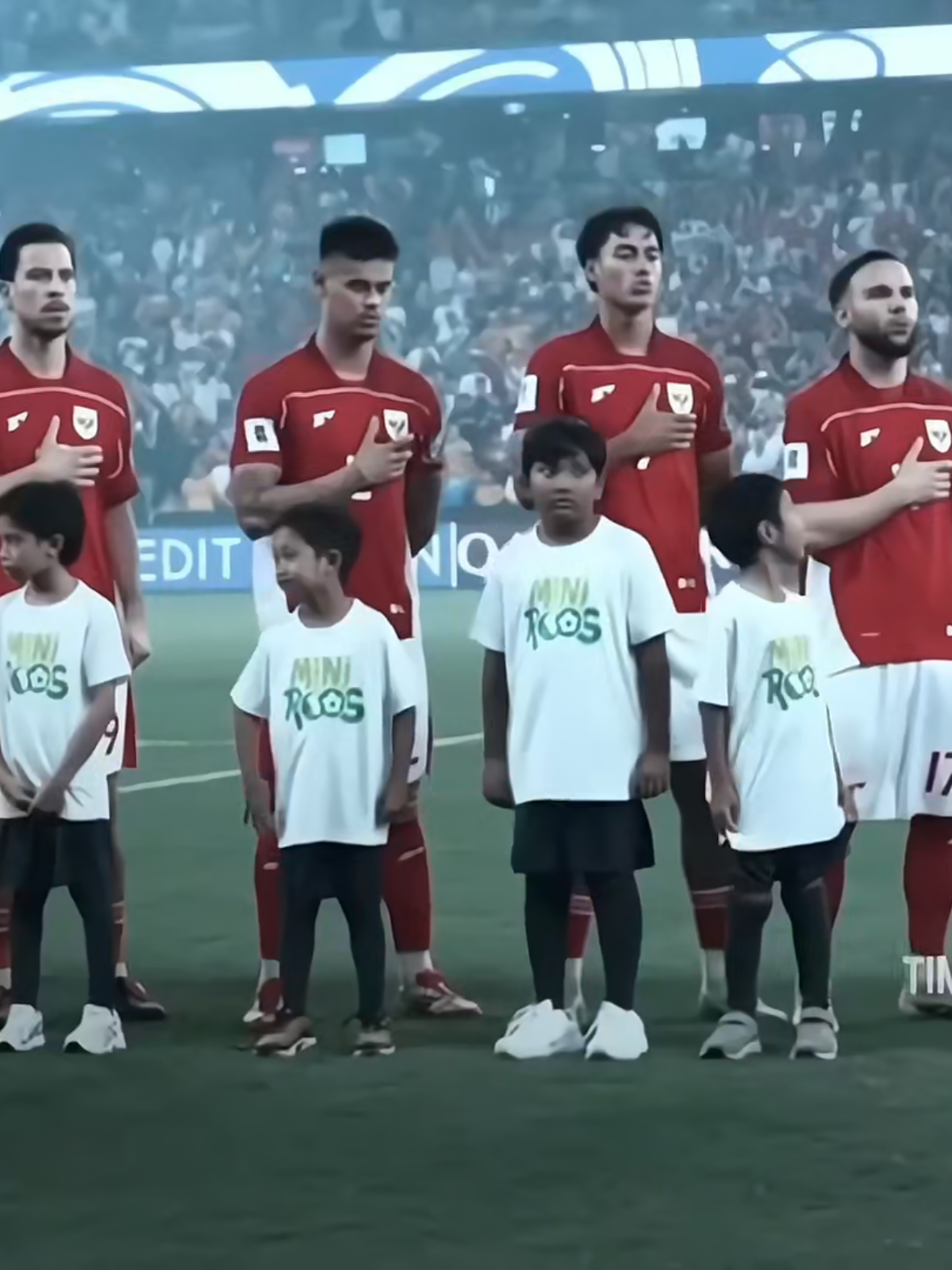 Garuda di dada, semangat di jiwa!🦅🇮🇩 Timnas Indonesia berjuang bukan hanya untuk kemenangan, tapi untuk kebanggaan seluruh rakyat. Saatnya tunjukkan semangat juang dan dukung terus Garuda di setiap langkahnya! #round4 #timnasindonesia #pialadunia #fypシ゚ 