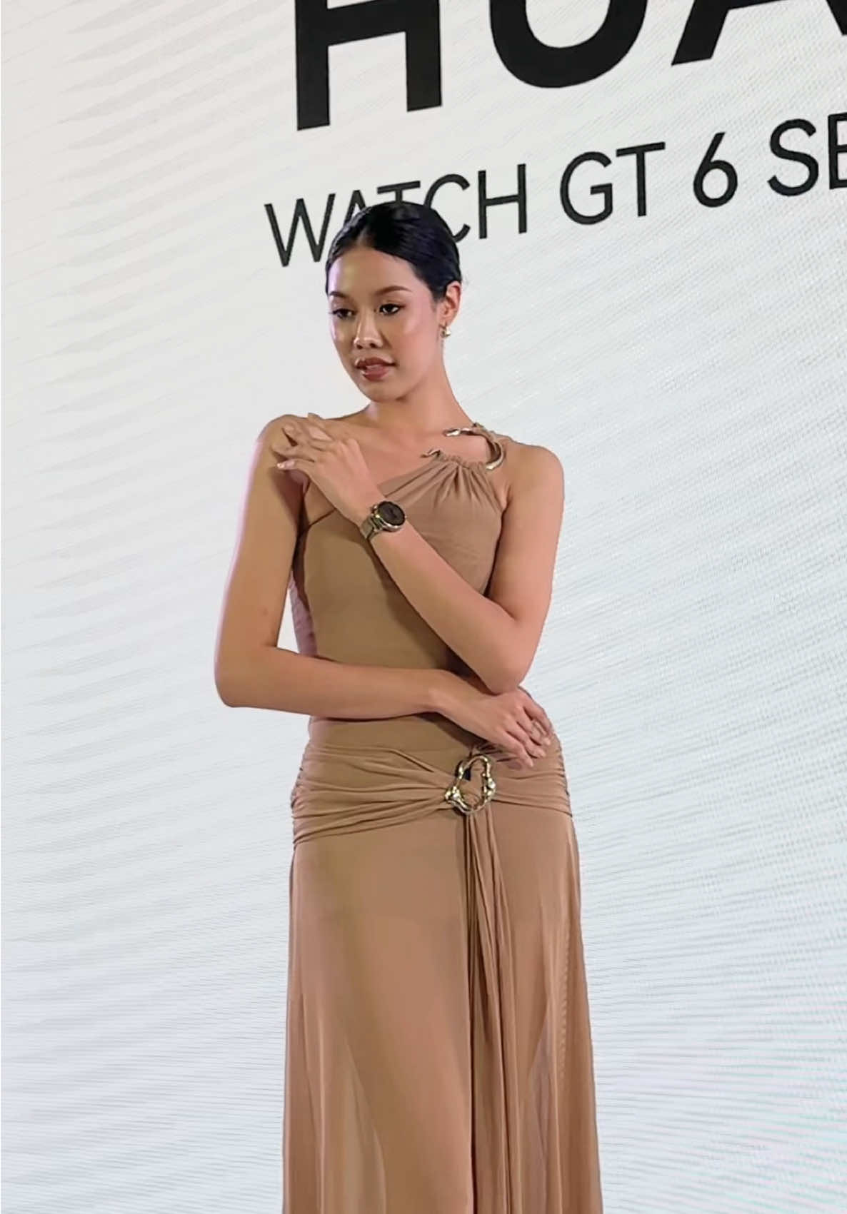 HUAWEI WATCH GT6 Series ⌚  เปิดราคาสุดคุ้ม ให้ทุกคนได้สัมผัสสมาร์ทวอทช์ที่ผสานแฟชันและเทคโนโลยีไว้ในเรือนเดียว ✔️ ดีไซน์หรูหรา วัสดุพรีเมียม หน้าจอใหญ่ คมชัด สว่างสูงสุด 3,000 nits ✨ ✔️ ยกระดับการออกกำลังกายด้วยโหมดกีฬาใหม่กว่า 100+ ชนิด ทั้ง Running, Cycling, Golf และ Outdoor Sports🏃‍♀️🚴‍♂️⛳ ✔️ พร้อมระบบ Sunflower Positioning 2.0 ระบุตำแหน่งแม่นยำ และ Fall Detection 2.0 ดูแลความปลอดภัยตลอดเส้นทาง ✔️ ด้านสุขภาพก็จัดเต็ม 💖ทั้งการวัดคุณภาพการนอน, การติดตามอัตราการเต้นของหัวใจ และระบบติดตามการหายใจยามหลับ ทั้งหมดนี้มาพร้อมแบตเตอรี่ทรงพลัง ใช้งานได้นานสูงสุด 21 วัน 🔋 คุ้มค่าเกินราคา พร้อมให้คุณเป็นเจ้าของแล้ววันนี้! ✅ ลดทันที 500 บาท จำนวนจำกัด ✅ ผ่อน 0% นานสูงสุด 10 เดือน กับบัตรเครดิตที่ร่วมรายการ ✅ รับประกัน 1 ปี ✅ รับฟรี VIU Premium 30 วัน ลงทะเบียนท้ายใบเสร็จ สอบถามได้ที่ เจมาร์ท สาขาใกล้บ้าน หรือ Chat&Shop ทักแชทช้อปเลย บอกผู้ช่วยส่วนตัว ตั้งแต่เวลา 9.00 - 22.00 น. • Facebook: m.me/jaymartthailand ติดต่อ Customer Services โทร. 02 483 7979 *เงื่อนไขเป็นไปตามที่บริษัทฯ กำหนด #HUAWEIWATCHGT6Series #HUAWEIWATCHGT6 #EveryMoveCounts #SmartwatchForEveryday #HUAWEIWATCHGT6SeriesxBaifern
