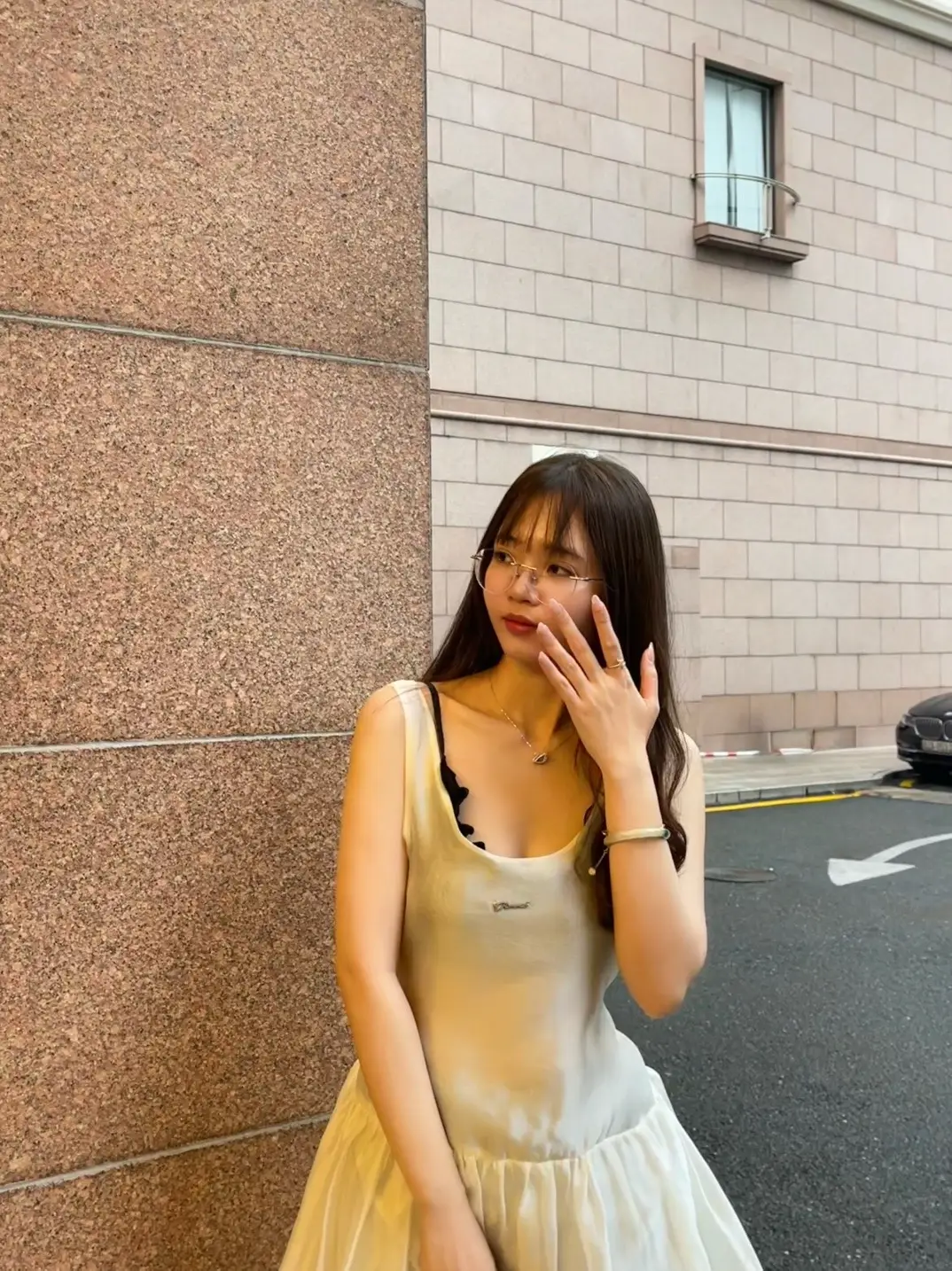 Một chút chill, một chút em☕️🎵 #dailyvlog #outfitcheck #lottehotel #everyhalfcoffee #creamy 