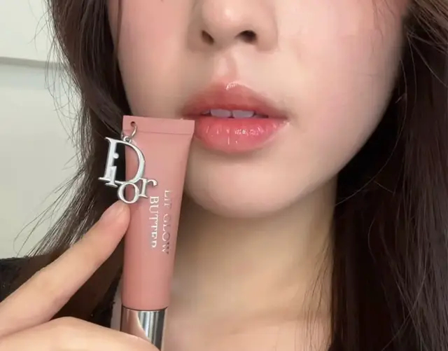 🏷️1490.-แท้💯(ราคาป้าย 1700.-) สี 103 Toffee  10ml. ผลิต 04/2025 ป้ายไทย Addict Lip Glow Butter  ลิปทรีตเมนต์บำรุงริมฝีปากเพื่อความชุ่มชื้นยาวนาน แวววาว ผสานเปปไทด์และเซราไมด์ ทาแล้วากดูอวบอิ่ม น่าจุ๊บสุดๆ @อีฟแม่แมว  @อีฟแม่แมว  @อีฟแม่แมว 