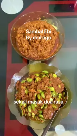 Sekali masak dapat dua macam lauk.  Lauk yang dua macam ini bikin gagal diet, terasa ingin makan terus, benar benar kuras nasi.  Bahannya :  200gr Ebi. 250gr bawang merah 100gr bawang putih 10 biji Kemiri  2 btg Serai 1 ptg kunyit 1 ptg jahe 30gr Terasi 200gr cabe keriting 100gr cabe rawit 60gr Asam Jawa.  250gr Petai. 6 lbr daun jeruk.  #sambalebi #sambalebipetai #vidiomakananfyp #jangkauansemuaorang 