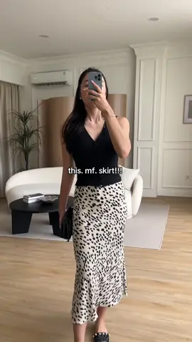 animal prints are back in season girls🐆🤎 #OOTD #everydayoutfits #falloutfits #lokalbrand #midiskirt 