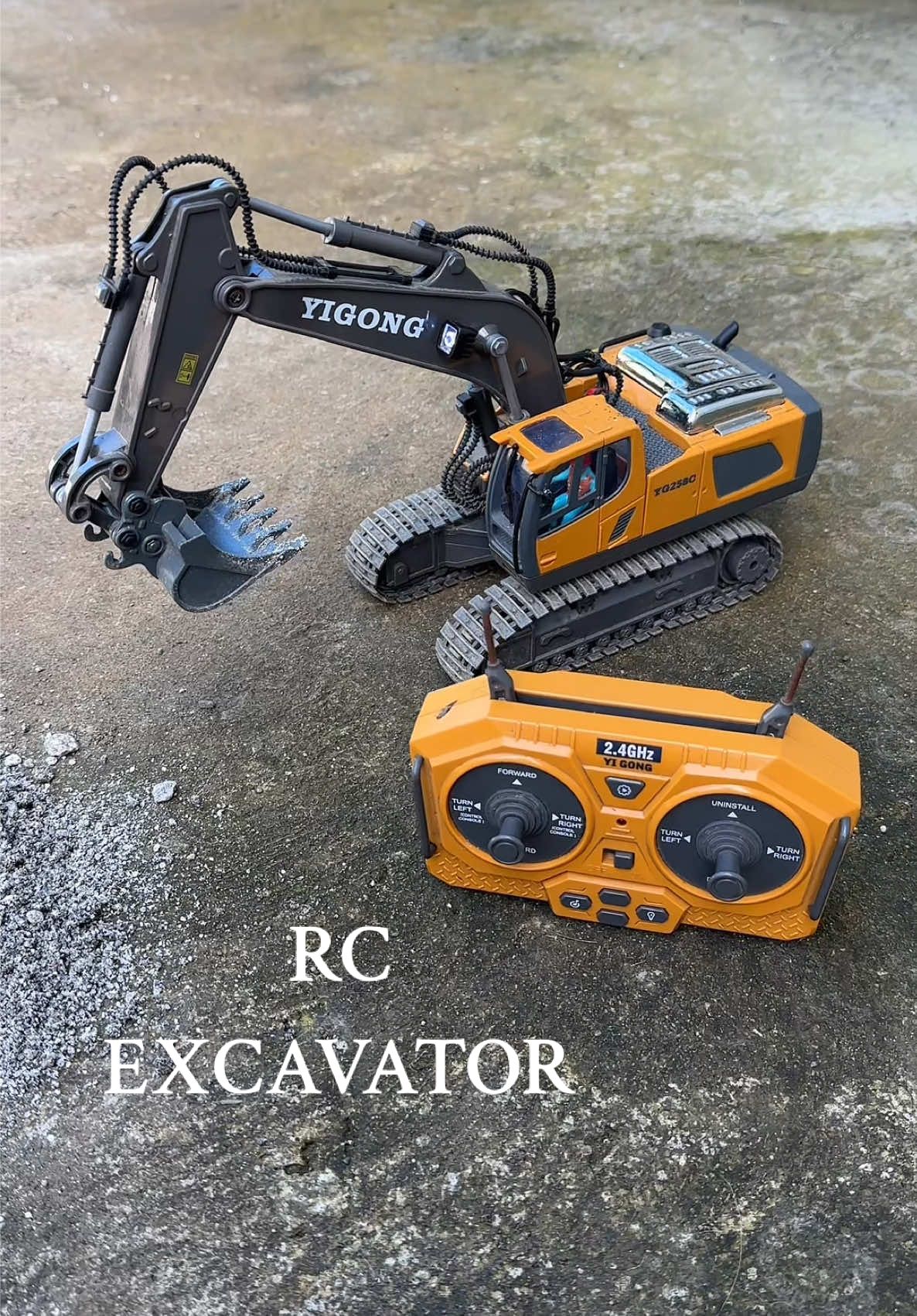 11 CHANNEL RC EXCAVATOR #rcexcavator #excavatortoy #toy #kidstoys 