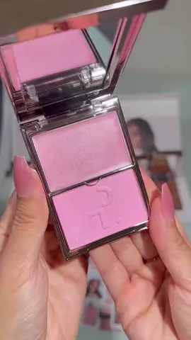 Phấn Má Hồng Patrick Ta màu Just Enough mang lại cảm giác lâu trôi, khỏe mạnh, hồng hào cho làn da.  Tone hồng lạnh làm nổi bật gương mặt k hề kén da 🤍 cảm giác trẻ ra chục tủi lun ấy chứ 🥰  Sẵn ship đủ bill Sephora đợt này về giá sale off đỡ hot, hiếm hơn nên giá cũng tốt hơn xíu 🤍 Hãng có hiệu ứng bóng khoẻ với ô kem, còn ô phấn lại bắt sáng cực tốt. Dùng ô kem rồi phủ nhẹ ô phấn thoải mái tự do đi chơi cả ngày dài mà đôi má vẫn ửng hồng tự nhiên 🤍#mombe #mmcosmetics #patrickta #makeup 