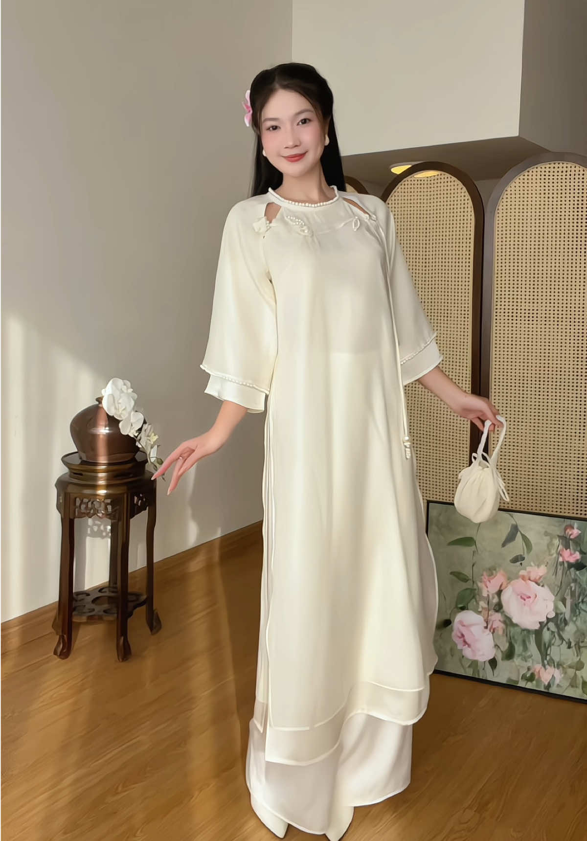 Không cần rực rỡ, Chi Ngọc vẫn khiến người ta say bởi vẻ trong veo và tinh khôi đến lạ  #aodailana #aodaicollection #aodaithietke #chingoc #SD256