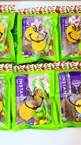 How cute are our grinch hot chocolate packs! 🎅🏽 #grinch #chocolate #hotchocolate #stockingfiller #stockingstuffer 