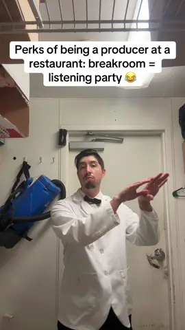 I just be vibin to my beats whenever I get the chance 😂 prod with @Minowaves #producer #beatmaker #musicproducer #2000s #producertok 