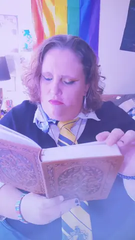 #BookTok #bookdragon #nerdymamabear #nerdybearfamily #spreadlove 