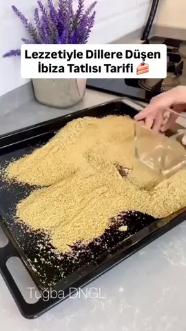 Herkese hayırlı günler canlarım ❤️ Daha fazla tarif için takip etmeyi unutmayın. @tugbadngl  İBİZA TATLISI 🌺    2 paket yulaflı bisküvi robottan geçirilip tepsiye dizilir.  Muhallebi için;  * 	1 litre süt ( açık süt kullanıyorum )  * 	1 su bardağı un ( 120 gr )  * 	1 su bardağı toz şeker (180 gr * 	3 yemek kaşığı kakao (50 gr) * 	1 paket vanilya * 	100 gram tereyağı Üzeri İçin; * 	1 poşet krem şanti * 	1 çay bardağı süt ( 150 ml ) Yapılışı *  Süt, un, şeker ve kakao pişirilir. Koyu kıvam almaya başladığında, vanilya ve tereyağı ekleyip, eriyene kadar karıştırılır ve ocaktan alınır. * 	Muhallebi, bisküvi  serpilmiş tepsiye yayılır. Buzdolabında 1 gece dinlendirilir. 12 saate yakın beklettim.  * Buzdolabına koyduğunuzda 4-5  saat sonra kontrol edin. Parmağınızla kenarından kaldırmayı denediğinizde tepsiden dağılmadan  ayrılıyor olması gerekiyor ama genede süre bitene kadar bekleyeceksiniz . * 	Krem şanti ve süt çırpılıp hazır edilip, daha sonra soğuyan muhallebi üzerine sürülür. *  Buzdolabında en az 3 saat bekletilir.  *  Ardından eşit parçalara bölün. Sarılacak olan dilimi yağlı kağıt serilmiş tabağa yerleştirilip dilime  uygun muz kesip yerleştirin ve  sarın. İsterseniz içine damla çikolata, ceviz, fındık falan da katabilirsiniz. Süslemesi size kalmış :) Tepsi iç ölçüsü 39*33 cm. Kenarlardaki kullanılmayan payları ölçmedim  _________________ #ibiza #çikolata #muzik #pasta #tatlıtarifleri
