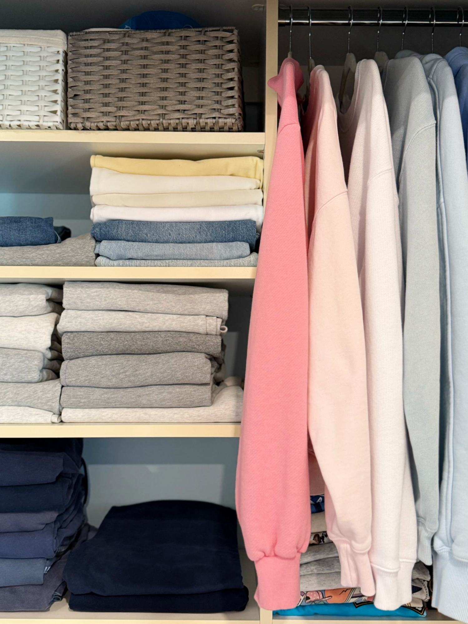 从凌乱到高级感，这个衣帽间收纳太治愈了😍this closet makeover is pure bliss!✨ #closetorganization #closetmakeover #professionalorganizer #declutteryourcloset #homeorganization #organizationgoals #tidycloset #closetbeforeandafter #整理收纳 #衣帽间整理 #收纳改造 #收纳技巧 #家居收纳 #整洁生活 #收纳灵感 #北美收纳 #Irvine #LA