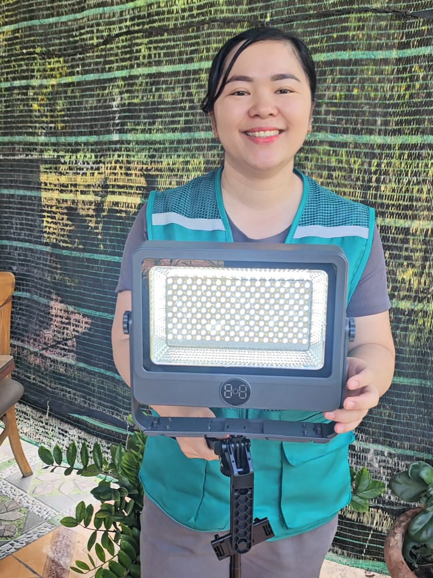 Mẫu đèn Led xách tay năng lượng mặt trời quá đẹp #coemthovuon #chiasekinhnghiem #giadungtienich 