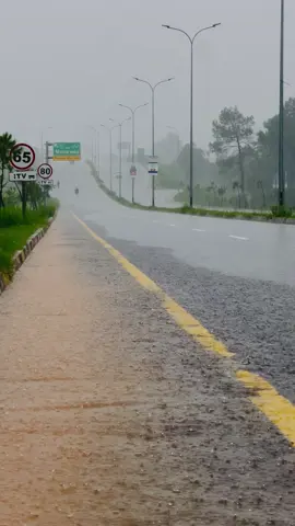 Heavy rain in islamabad⛈️☔️🌧️💦#foryou #foryoupage #beautiful #islamabad #zeeshanzaman200 