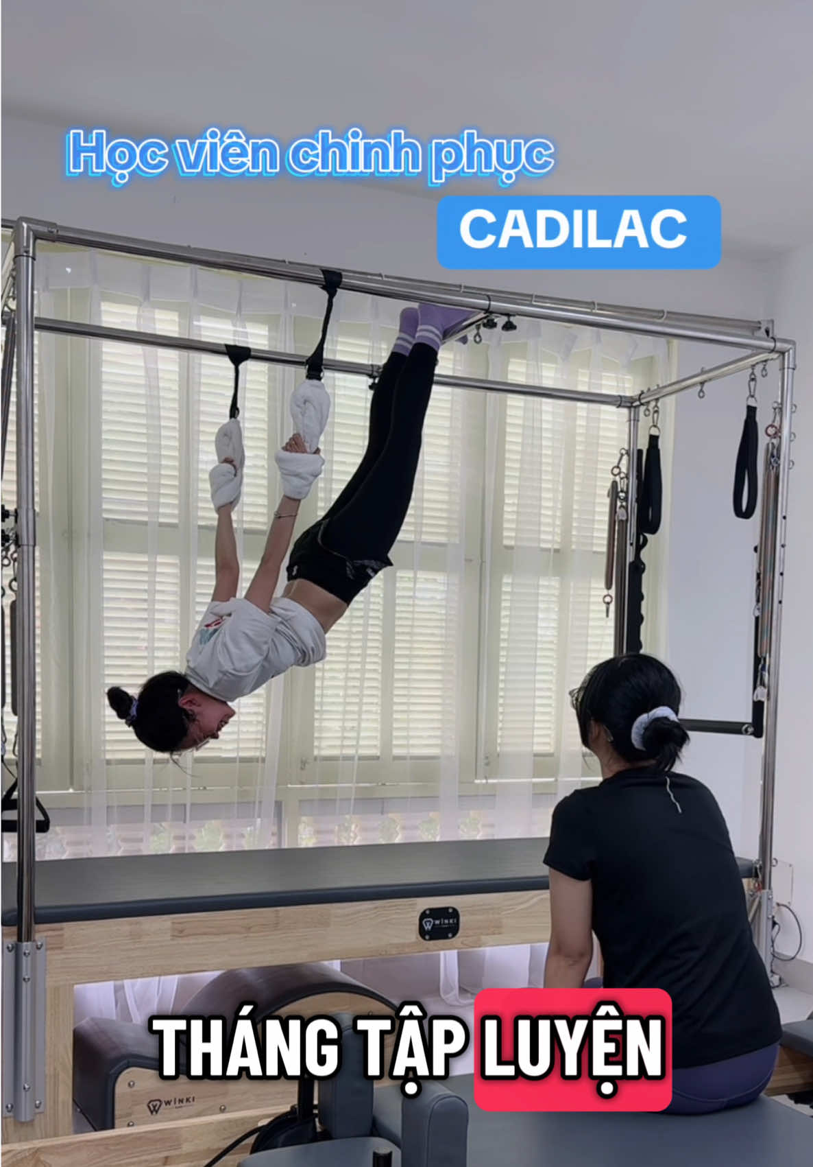 ✨ Bạn sợ Pilates quá khó? Bạn sợ bản thân mình không làm được? Thật ra, ai cũng từng có cảm giác đó — sợ rằng cơ thể mình chưa đủ dẻo, sợ không theo kịp, sợ người khác làm được mà mình thì không. Nhưng Pilates không đòi hỏi bạn phải hoàn hảo ngay từ đầu. Bạn chỉ cần bắt đầu, phần còn lại để Winnie Pilates Gò Vấp đồng hành cùng bạn 🌿 Tại đây, chúng mình có không gian riêng tư, sạch sẽ, yên tĩnh — nơi bạn được lắng nghe, được hướng dẫn từng động tác một cách nhẹ nhàng, an toàn và hiệu quả. Mỗi buổi tập là một bước nhỏ, nhưng là bước tiến thật lớn để bạn yêu lại cơ thể mình, tự tin và khỏe mạnh hơn mỗi ngày 💪💗 Đừng sợ Pilates, hãy để Winnie Pilates Gò Vấp giúp bạn khám phá giới hạn mới của chính mình 🌸 #WinniePilates #PilatesGoVap #PilatesBeginner #PilatesVietNam #LoveYourBody 