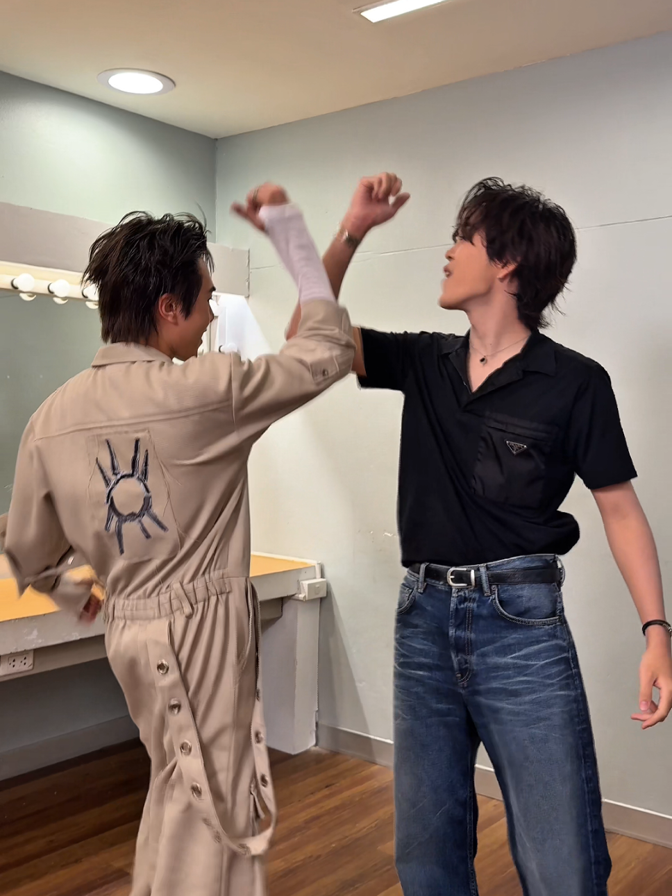 OG hand shake @thiothaio20  #TUTOR_CIRCRL #CIRCRL 