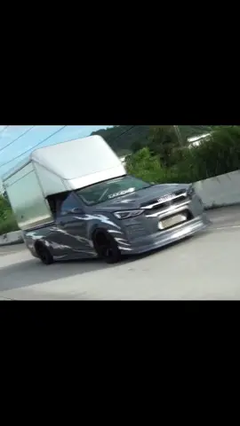 ได้อารมณ์90s สุดๆ🤙🏻 คนอื่นหากล้องชัด ผมหากล้องเก่า🤷🏻 #1000bai🍃 #บิ๊กธาราโรจ #m2k_racing #ถูไปเรื่อยๆเดี๋ยวก็เรียบ🔥 #ระบบไฟวัยรุ่น⚡ 