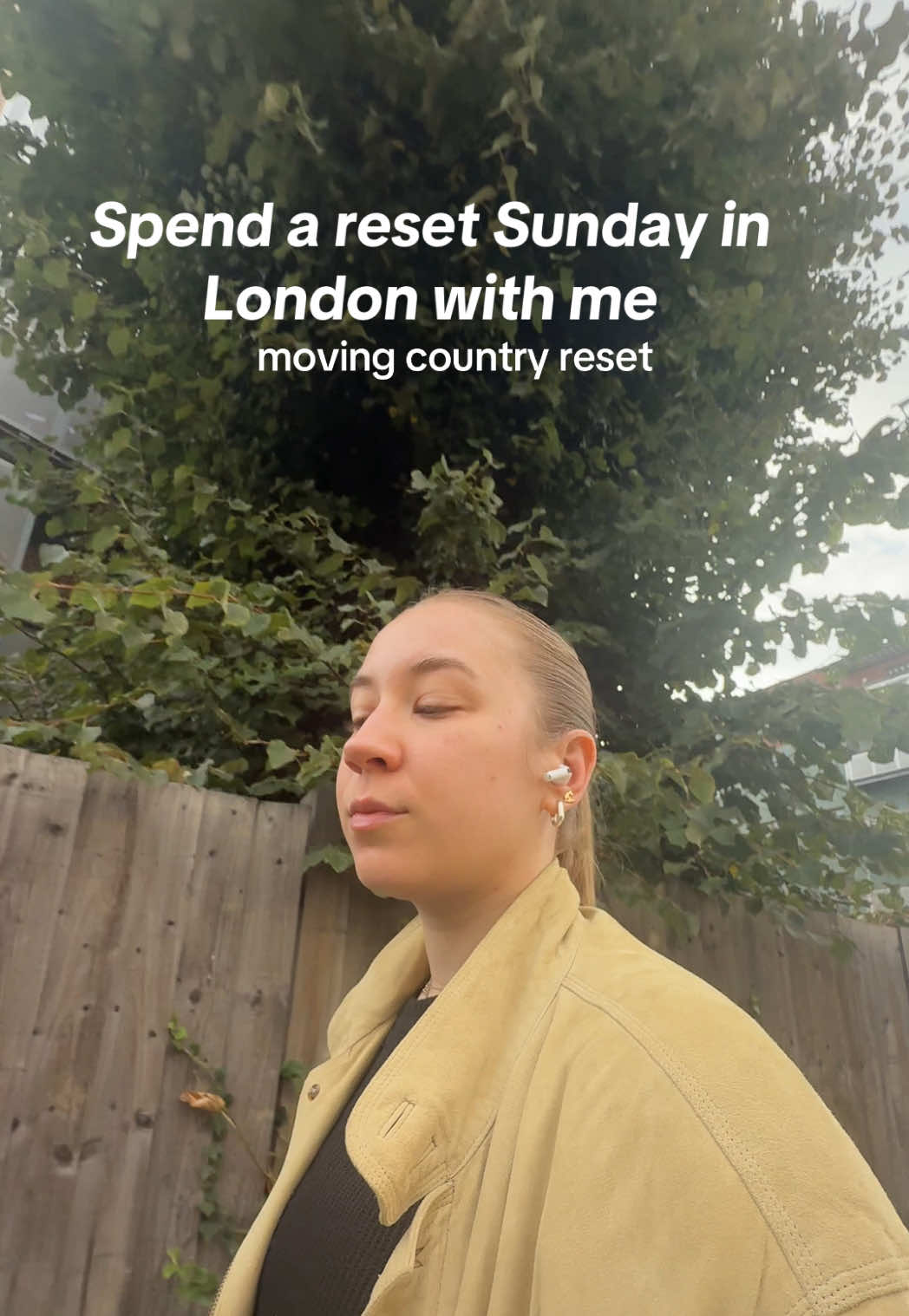Spend a reset Sunday in London with me. Being back after two years in Amsterdam means rediscovering all my old faves like Barrecore 🩰 Any recommendations for reformer in London?  #sundayreset #dailyvlog #london #londonlife #dayinthelife 