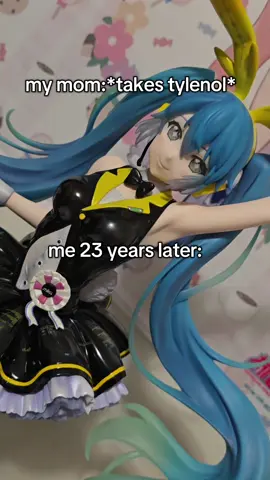 I have more mikus stored away, i am hoping to eventually get another bookshelf so they may be freed once again 😌💙 (moving sucks) #hatsunemiku #anime #animefigure 