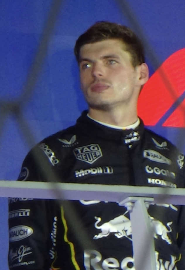 the lion remains in the hunt for his fifth championship you wouldn’t believe how hard I locked in to get this shot @Red Bull Racing  #f1 #singapore #maxverstappen #singaporegp #redbullracing 