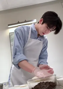 Mid Autumn Festival 🥮   Zhang Linghe ouyin Updated #zhanglinghe #张凌赫 #장릉혁 