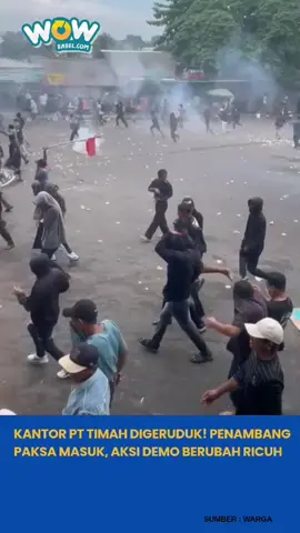 Sejumlah massa aksi yang tergabung dalam Aliansi Tambang Rakyat Bersatu menggelar demonstrasi di kantor pusat PT Timah Tbk di Pangkalpinang, Kepulauan Bangka Belitung, Senin (6/10). Aksi ini merupakan bentuk protes masyarakat yang tergabung dalam aliansi terhadap sejumlah persoalan terkait pengelolaan tambang rakyat dan hak-hak penambang lokal di wilayah Bangka Belitung. baca berita di www.wowbabel.com #wowbabelmedia #wowbabel #infowow #bangkabelitung 