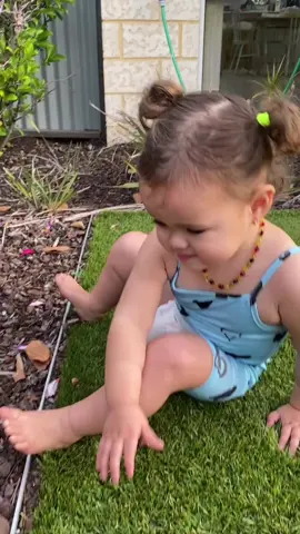 nangis ges ga di bolehin makan batu😭🤣 #fyp #kimberlybriella #bayilucu #briella #foryoupage @kimberly_briella 