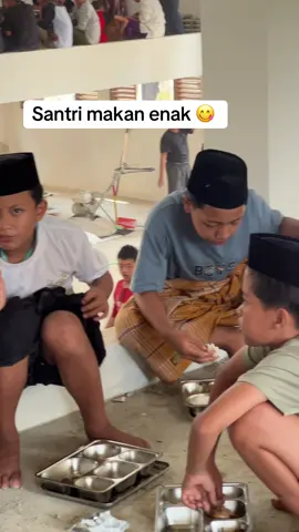 Terima kasih pa Prabowo 🫡#mbg #makanbergizigratis #makangratis #makangratisprabowo #santripondok 